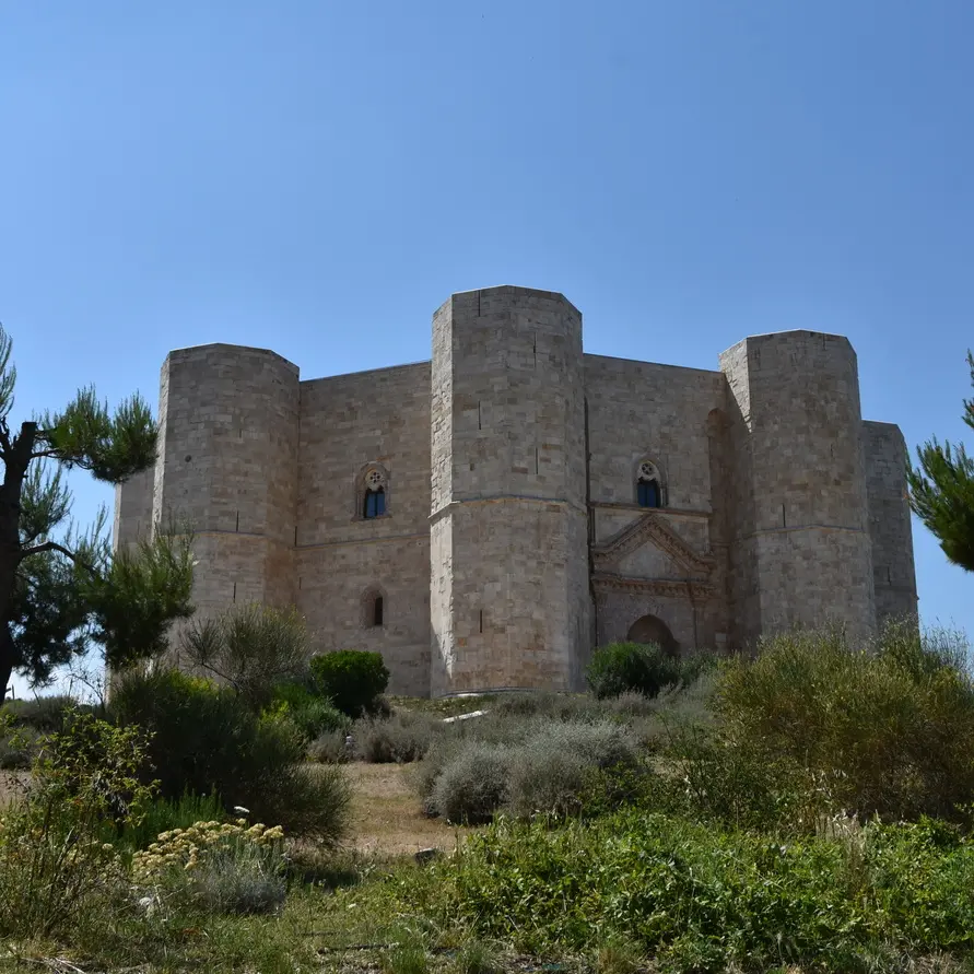 CASTEL DEL MONTE E IL MISTERO DELL’ 8 “INFINITO” DI FEDERICO II