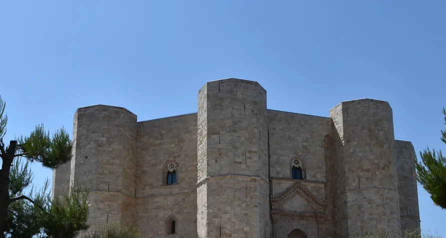 CASTEL DEL MONTE E IL MISTERO DELL’ 8 “INFINITO” DI FEDERICO II