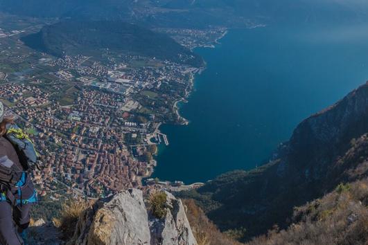 Escursionista trentenne precipita dal sentiero sotto cima Sat e muore ...