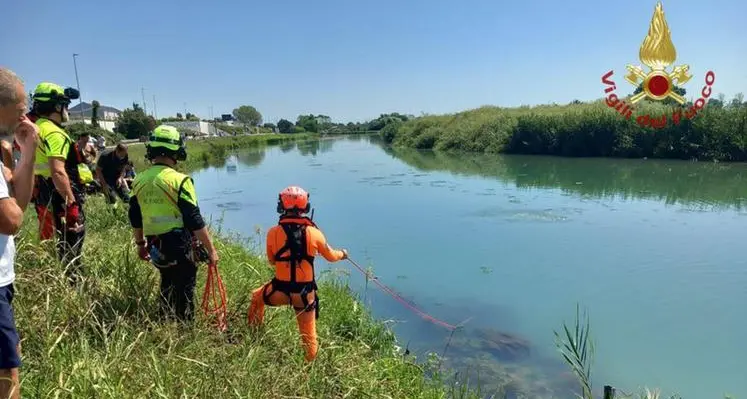 Jesolo, l'auto finisce nel fiume: grave un bimbo di 5 anni