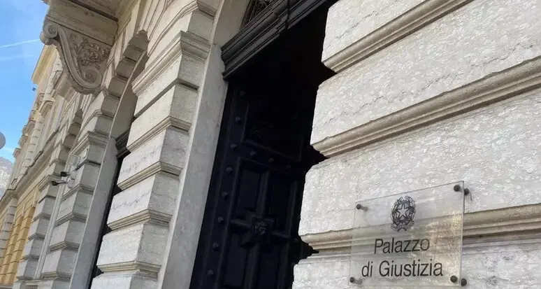Trento, violenza sessuale su una undicenne: prete nei guai