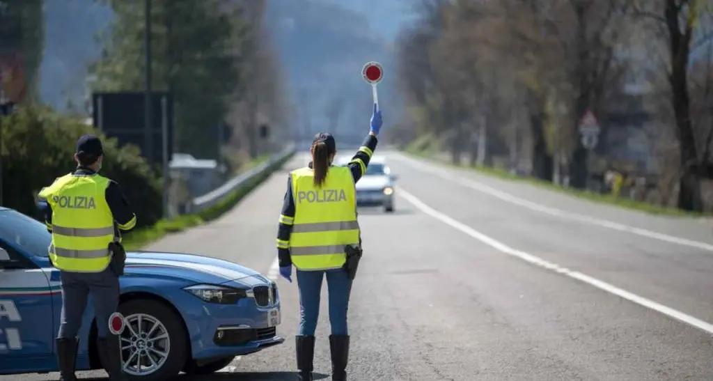 Furti in due aree di servizio della Mebo: rubati Gratta e vinci e olio motore. La Stradale scopre i ladri