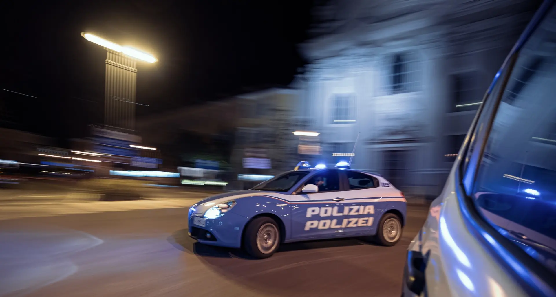 Controlli della polizia a Bolzano: tre denunce per resistenza, furto e ricettazione di biciclette