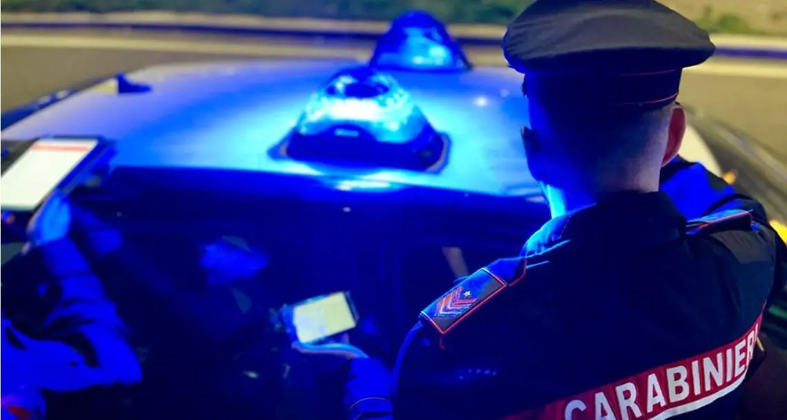 Merano, fermato con un coltello e hashish: denunciato un 23enne della Val Passiria