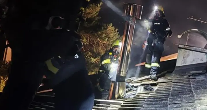 Paura a Rablà: casa in fiamme nella notte