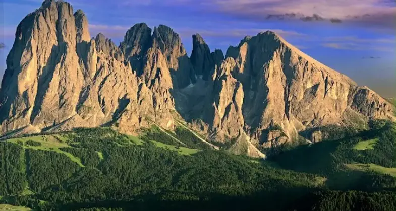 «Gruppo del Sassolungo da inserire nel parco naturale Sciliar-Catinaccio»