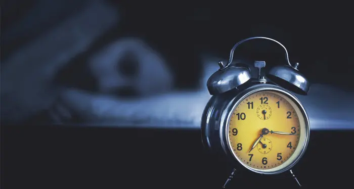 Torna l'ora solare tra sabato e domenica. Lo studio: l'ora legale riduce qualità e durata del sonno