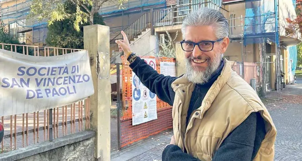 Il parroco: «Butto giù il muro e regalo la piazza a Don Bosco»