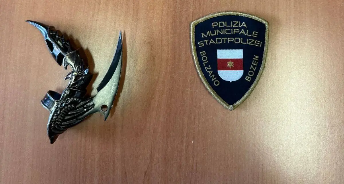 Piazza Verdi, fermato pusher con un puntale acuminato: weekend di patenti ritirate per la polizia municipale