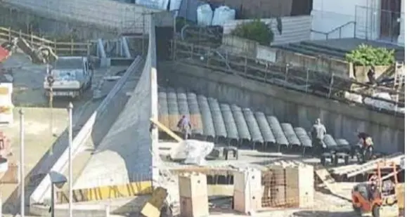 In piazza a Laives una fontana a forma di onda