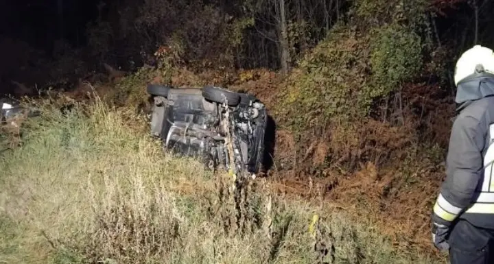 Auto nel fosso a Trodena, conducente illesa