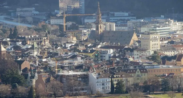 Bolzano, servono 4 mila alloggi. Confindustria: «Case nel verde oltre via Resia e Laives»