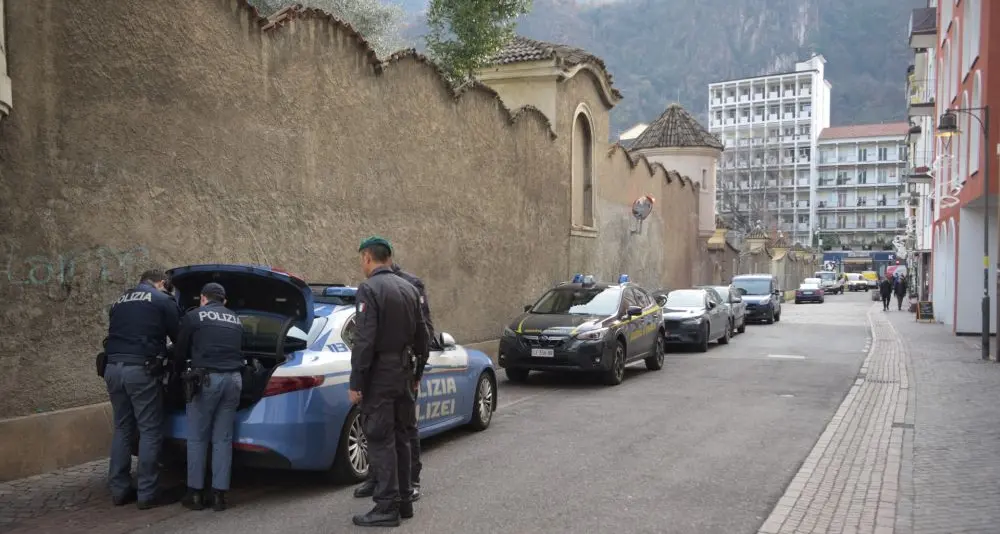 Controlli ai mercatini di Bolzano: ventenne denunciato per spaccio