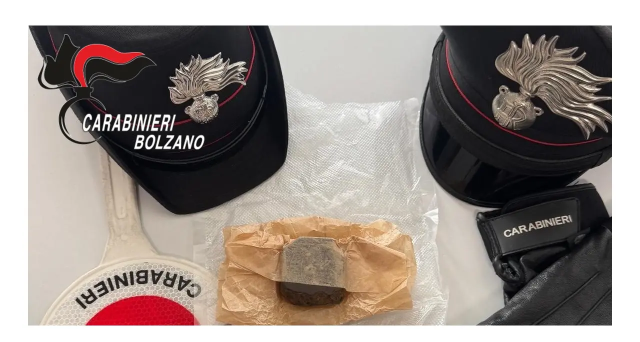 Controlli antidroga dei carabinieri a Laives: sequestrati 50 grammi di hashish a un diciottenne