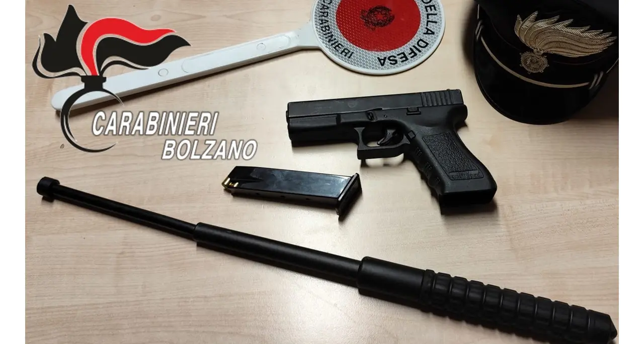 Merano, minaccia un coetaneo con una pistola finta: denunciato 15enne