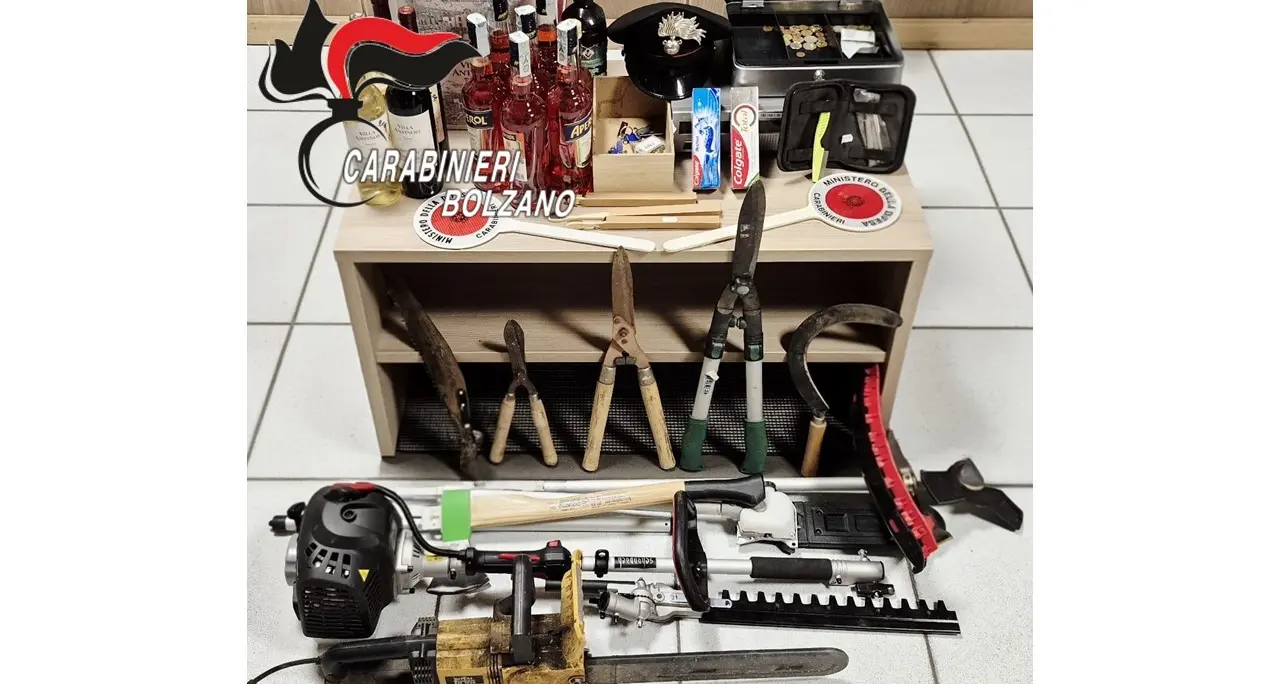 Furti tra Natale e San Silvestro a Tirolo: denunciato 23enne