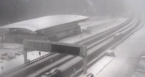 Neve e traffico: rallentamenti su strade e al Brennero