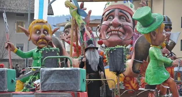 La sfilata dei carri di Laives nel Carnevale di Bolzano rinviata a domenica 15 causa maltempo