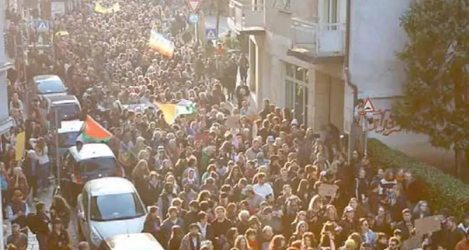 Corrarati ai 3mila del corteo contro il razzismo: «Adesso accoglieteli»