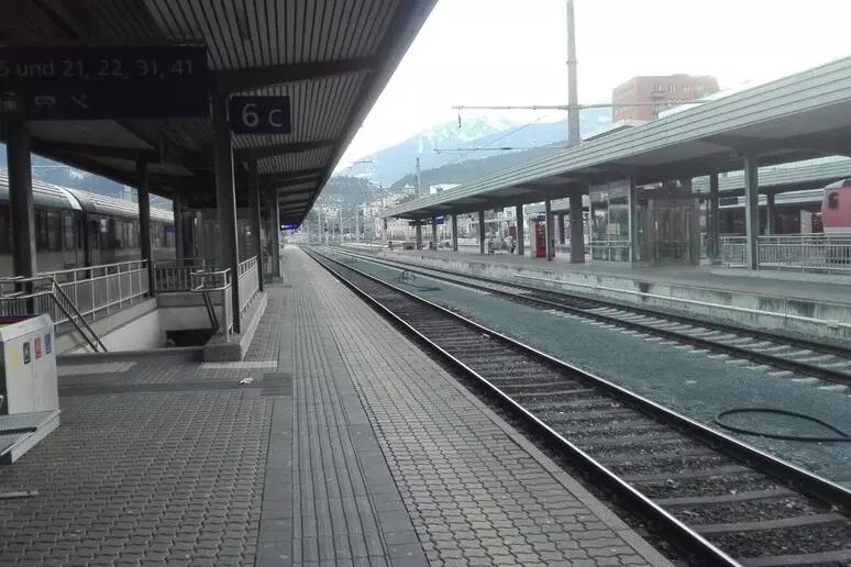 Falso allarme bomba a Innsbruck: stazione evacuata, ritardi sulla linea del Brennero