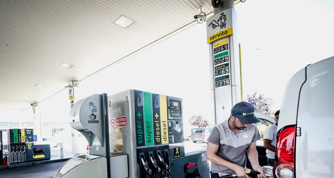 Carburanti, incassi record: ecco quanto guadagnano Stato e compagnie