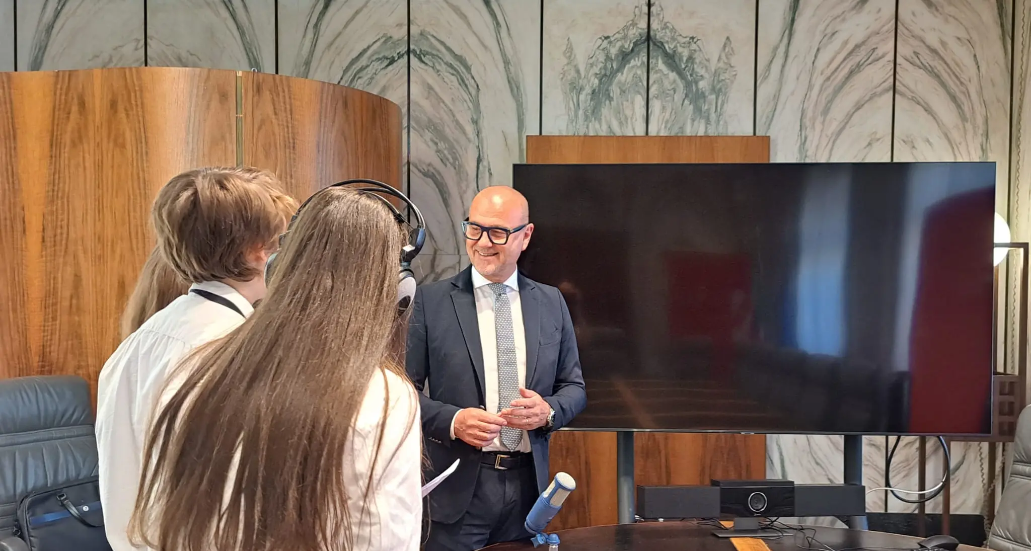 Bolzano, gli alunni della Fermi intervistano il sindaco Corrarati