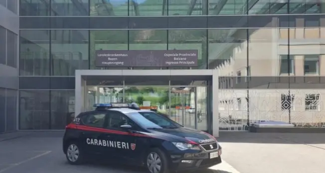 Tragedia evitata in ospedale a Bolzano: i carabinieri mettono in salvo una ragazza