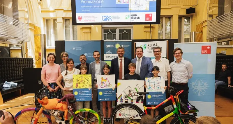 Crazy Bike, la bici dei sogni diventa realtà per Greta. Quattrocento i disegni degli alunni