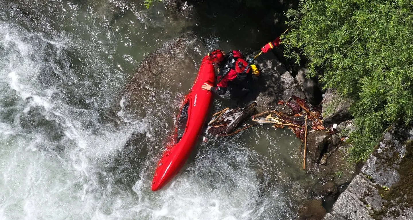 Kayak si ribalta nell’Aurino: 35enne rischia di annegare, lo salva l'amico