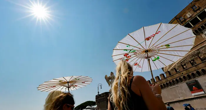 Caldo rovente con punte di 39 gradi almeno fino alla fine del mese