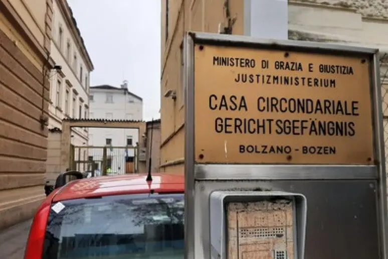 Detenuto fugge dal carcere di Bolzano: in corso le ricerche