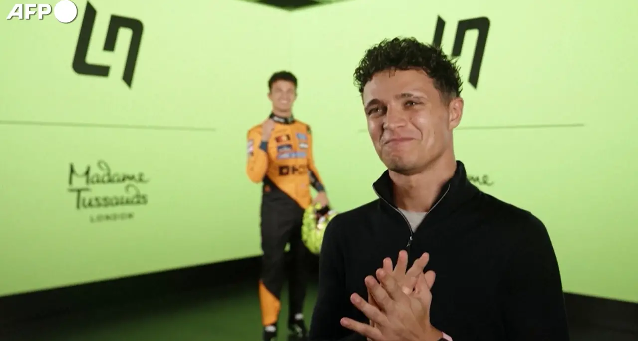 Lando Norris \"incontra\" la sua statua di cera a Londra, \"è il luogo perfetto\"