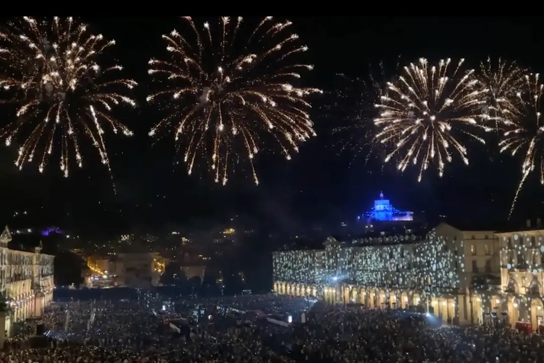 Torino festeggia San Giovanni, dj set e fuochi d'artificio in piazza Vittorio