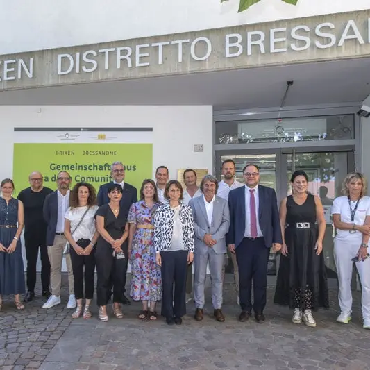 Inaugurata la Casa della Comunità di Bressanone: riunisce i servizi medici, assistenziali e sociali