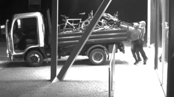 Appiano, negozio di biciclette ancora nel mirino