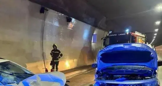 Bronzolo, schianto frontale nella galleria della Statale 12: quattro feriti