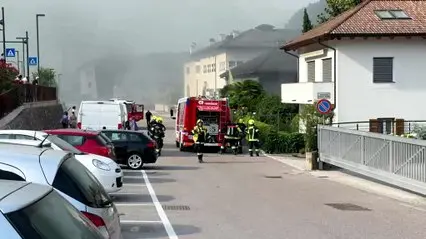 Corse contro il tempo per \"arginare\" il rogo