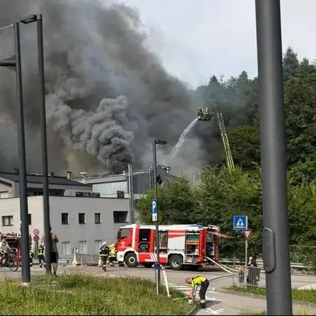 Incendio al panificio, rogo domato dopo 12 ore: il titolare grave ma stabile a Verona
