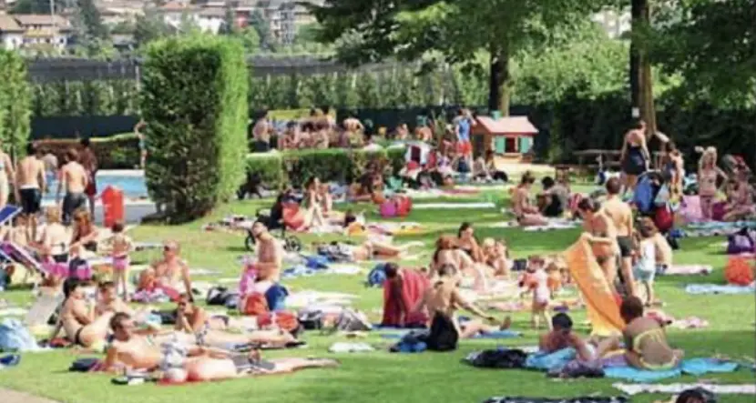 Laives, sospetti furti al lido: tre ragazzi banditi dall'impianto