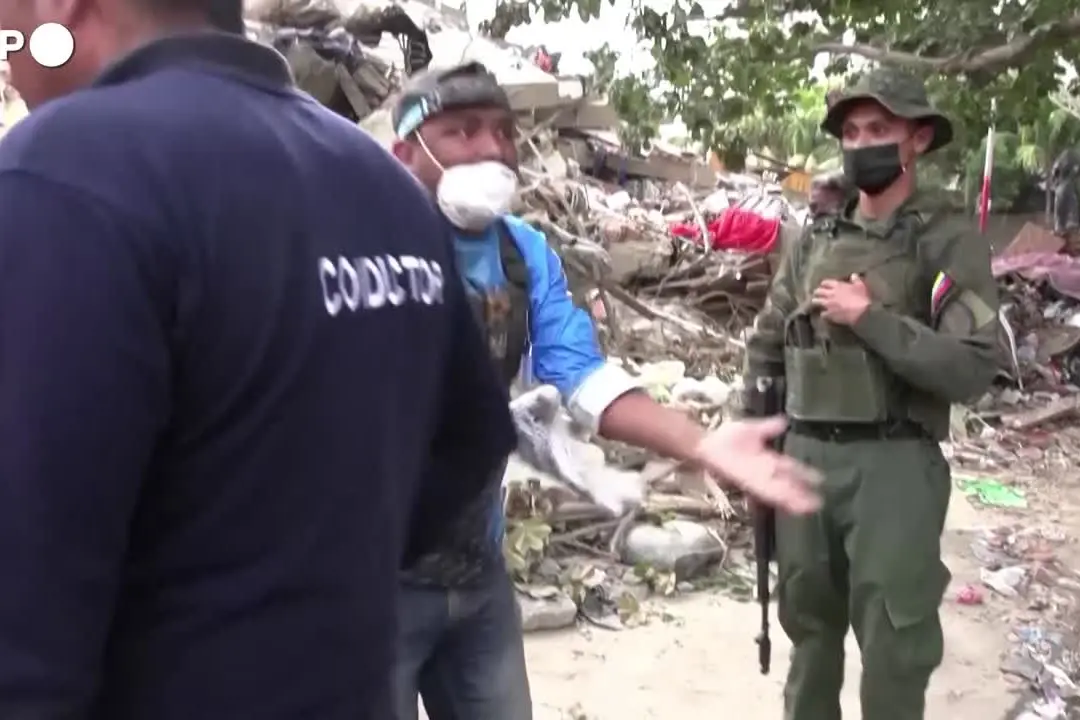 Terremoto Venezuela, cittadini protestano e costringono i militari a partecipare ai soccorsi