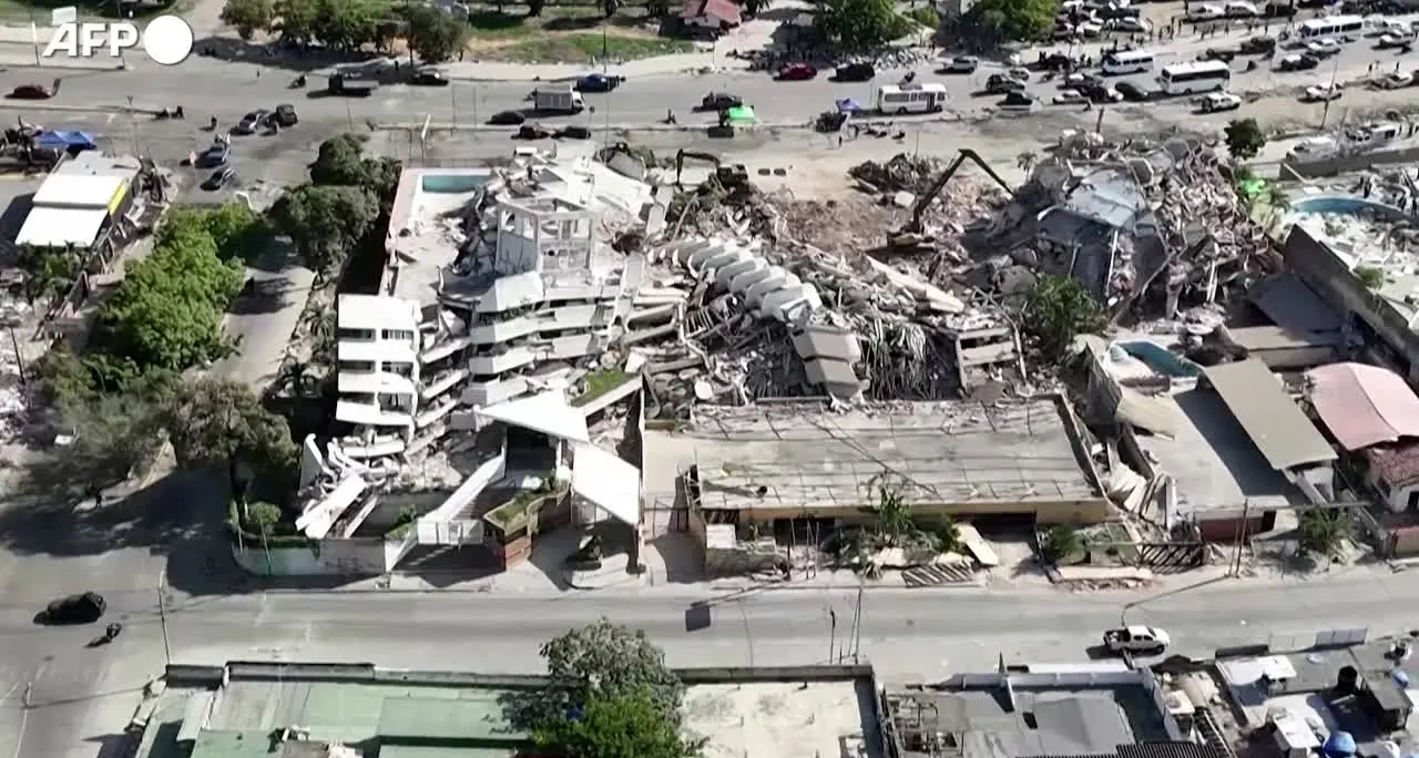 Terremoto in Venezuela, dall'alto Caraballeda è una distesa di macerie
