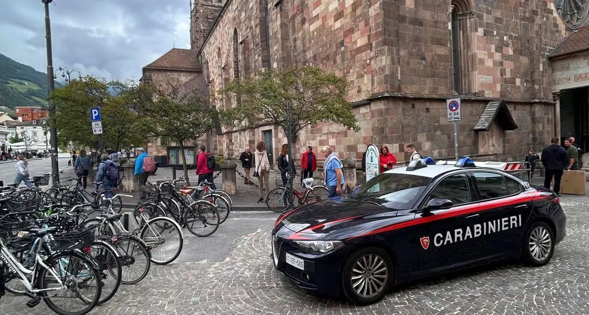 Spaccio, sporcizia e degrado in Piazza Parrocchia: «Ora basta»