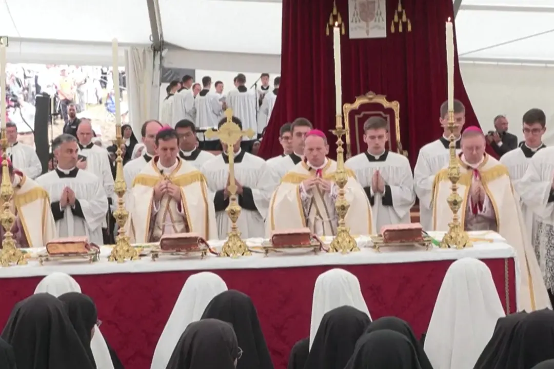 Chiesa cattolica, i lefebvriani consacrano i nuovi vescovi: è scisma