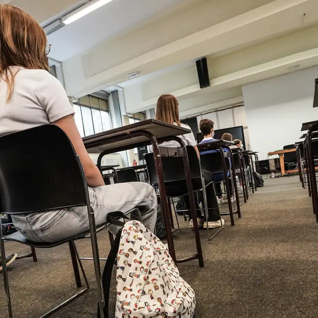 Educazione affettiva e sessuale a scuola, la mozione (approvata) dei Verdi spacca la Giunta