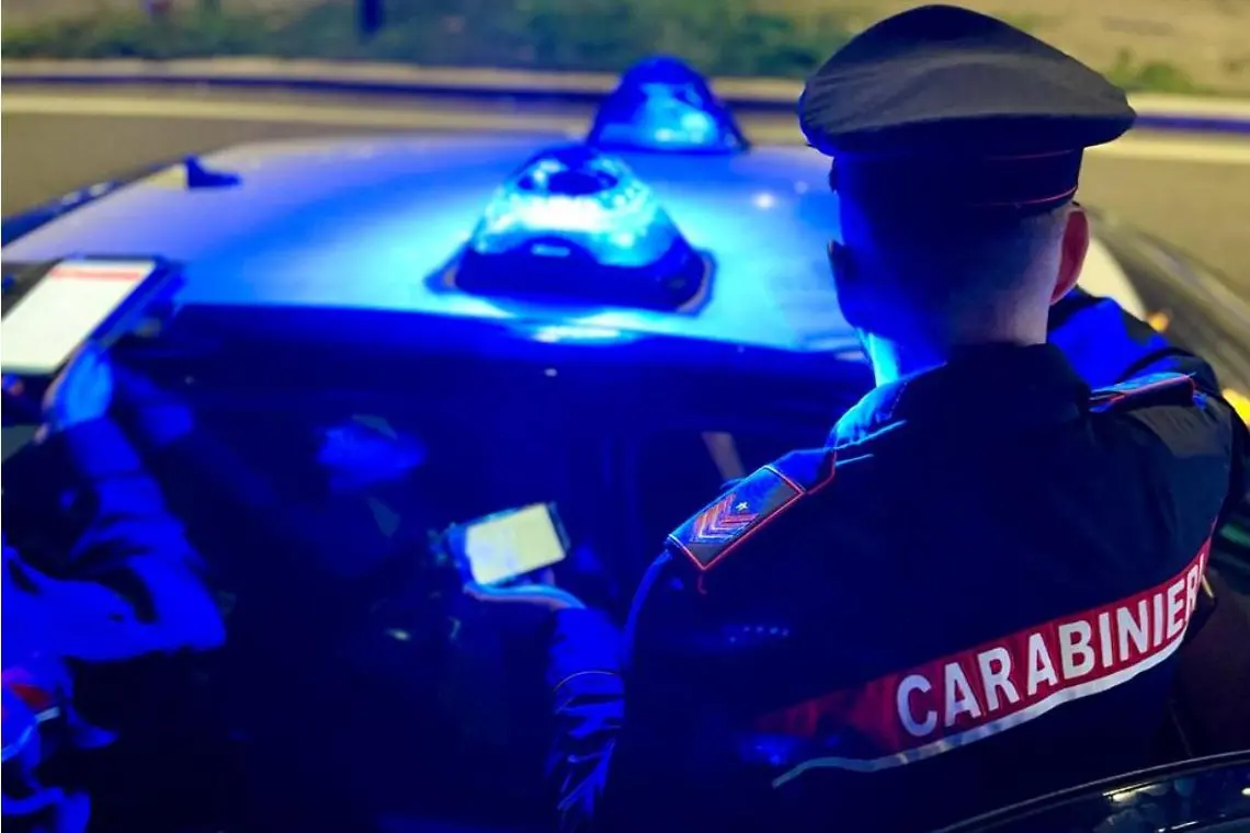 Merano, aggrediscono due coetanei e rubano i portafogli: denunciati due minorenni
