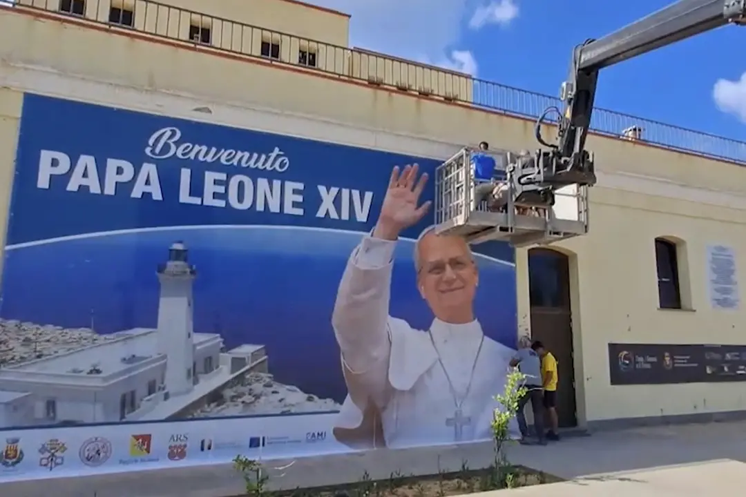 Lampedusa, ultimi preparativi per la visita di Papa Leone