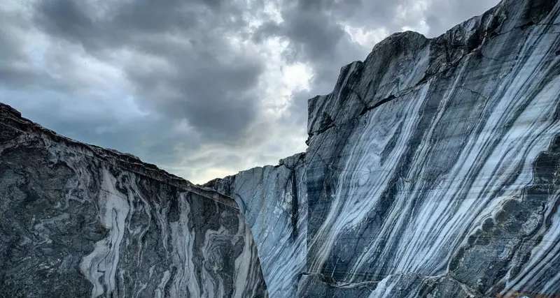 Cave in Alto Adige, il Consiglio approva la riforma: regole più chiare e sanzioni più severe