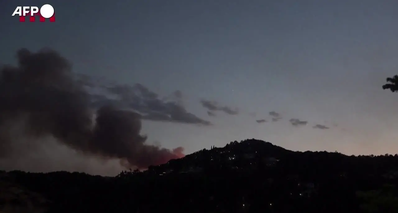 Incendio in Catalogna, a La Bisbal d’Empordà: vigili del fuoco in azione tutta la notte