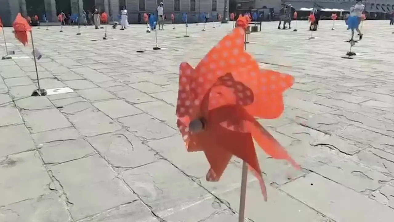 Trieste, le girandole di BoraMata in piazza Unità d'Italia