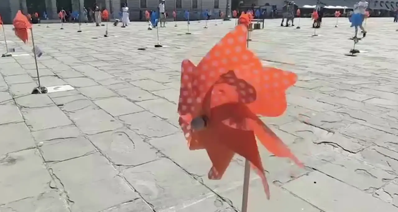 Trieste, le girandole di BoraMata in piazza Unità d'Italia